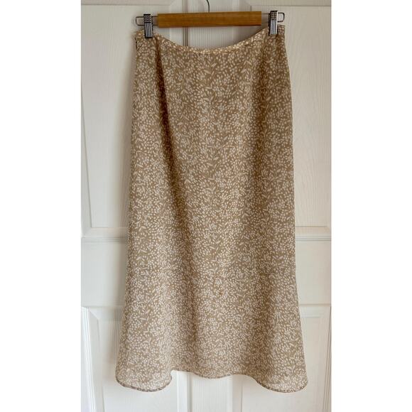 90's Tan and White Floral Maxi Skirt Size Small with Subtle Ruffle Hem - Picture 6 of 8
